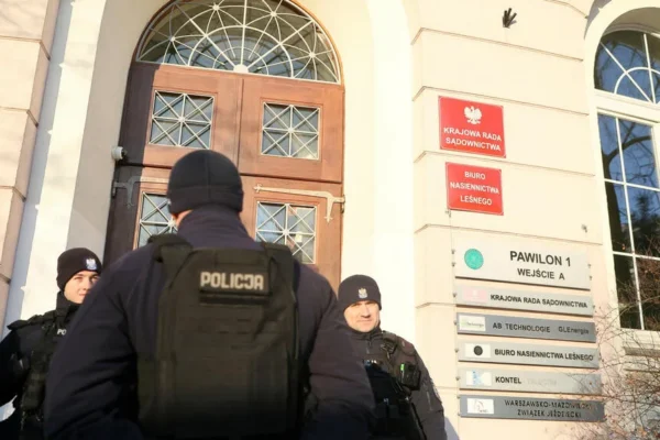 Policja w budynku KRS